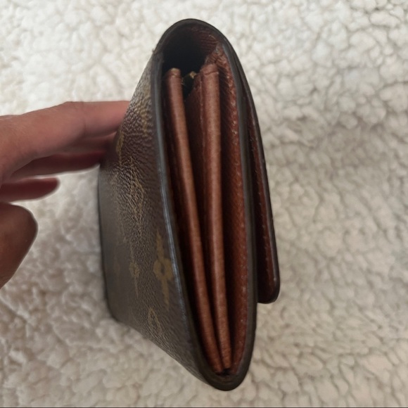 Authentic Louis Vuitton Compact wallet in Monogram - Picture 4 of 12